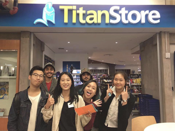 ประสบการณ์นักเรียนใหม่ Lane Community College Titan Store